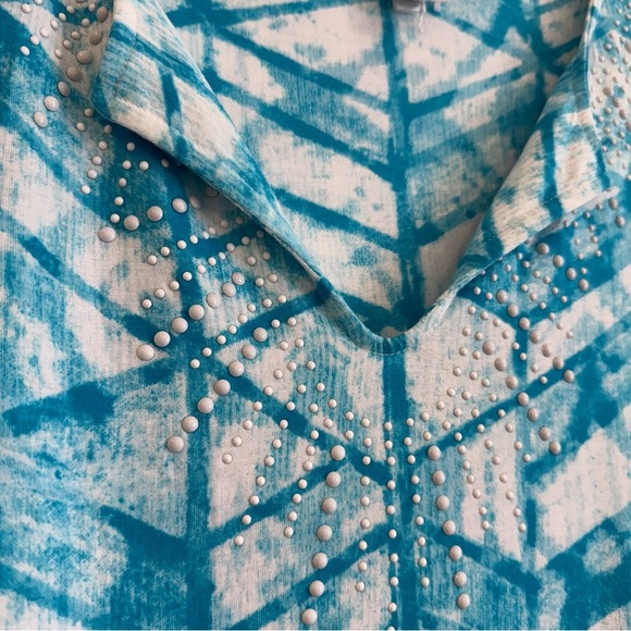 Chico’s Blue and White Patterned Tunic Top Beach Resort V Neck Size 1 M/8 - Picture 3 of 4